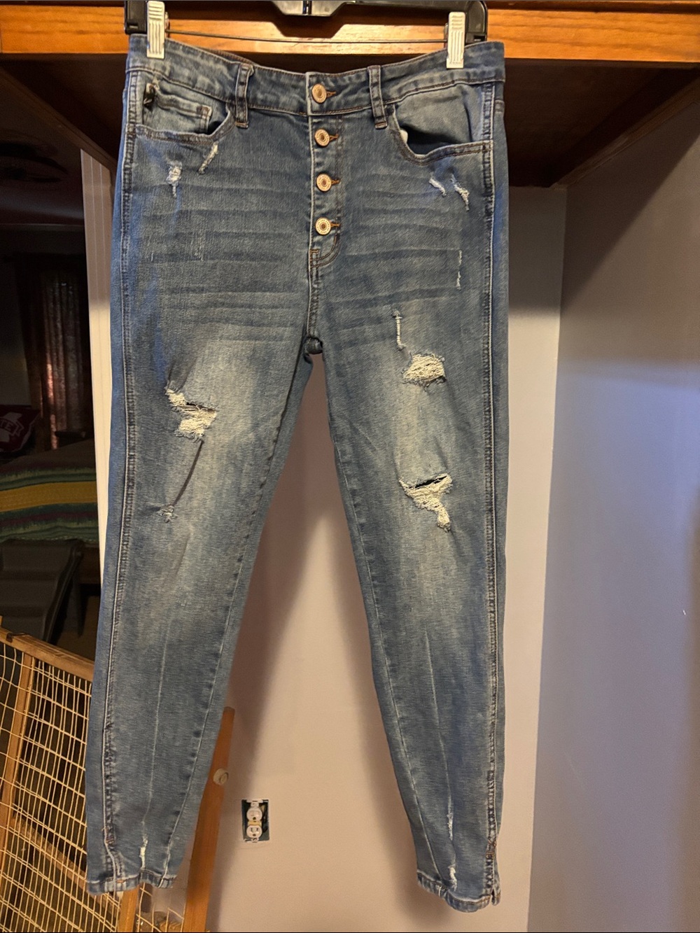 KanCan Women's Distressed Skinny Jeans in Light Blue. Size 9/28